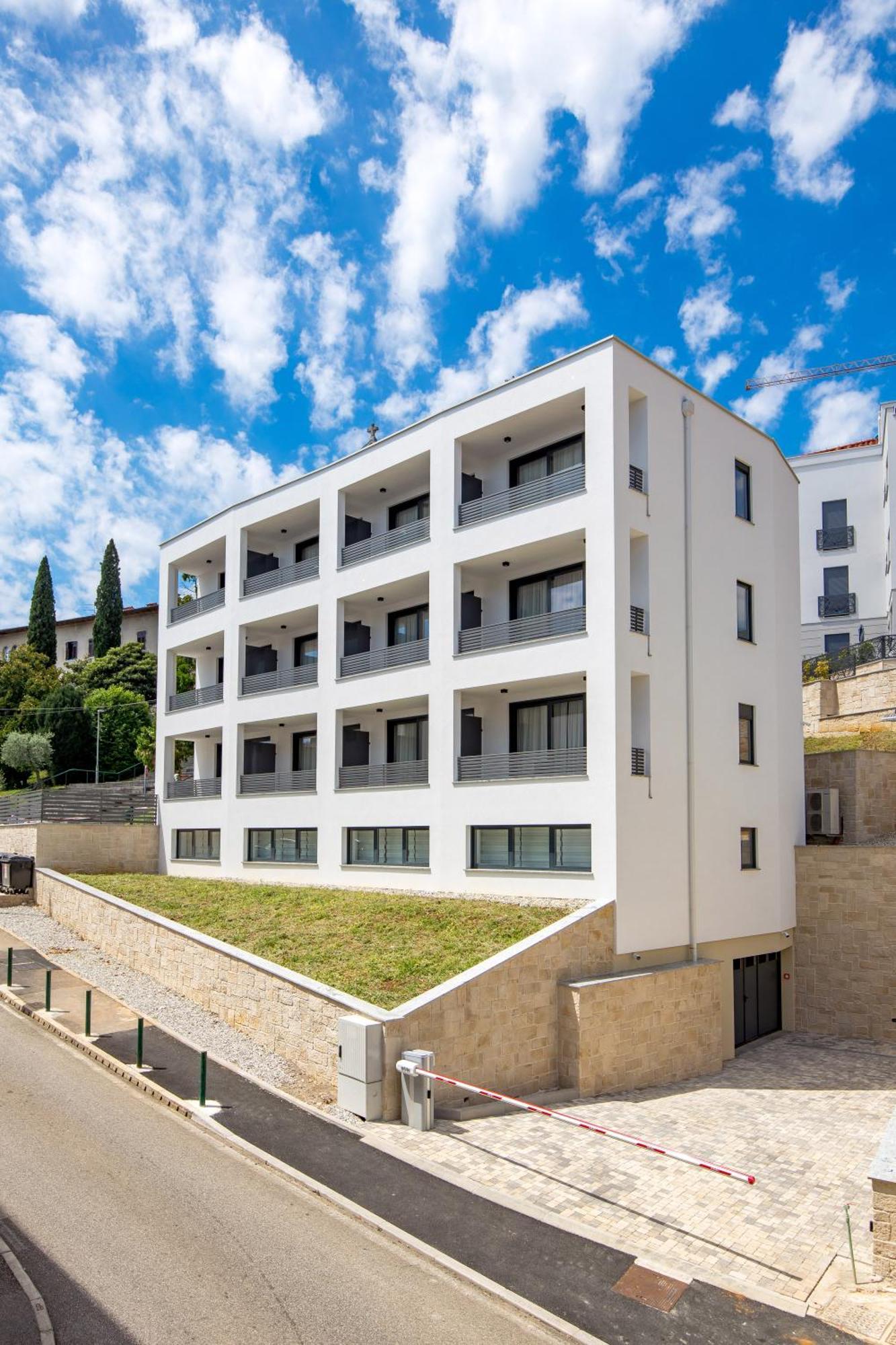 Belinda Apartments With Balcony & Private Parking 奥帕提亚 外观 照片