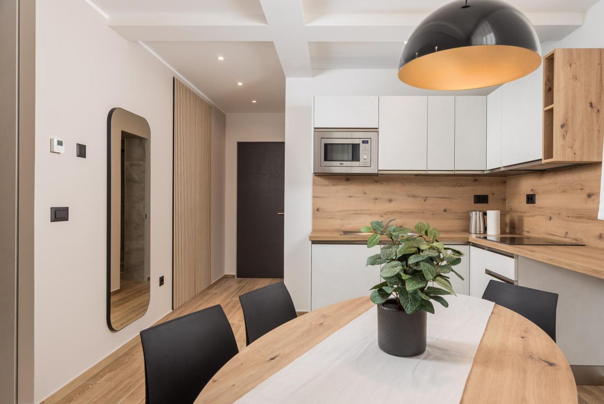 Belinda Apartments With Balcony & Private Parking 奥帕提亚 外观 照片