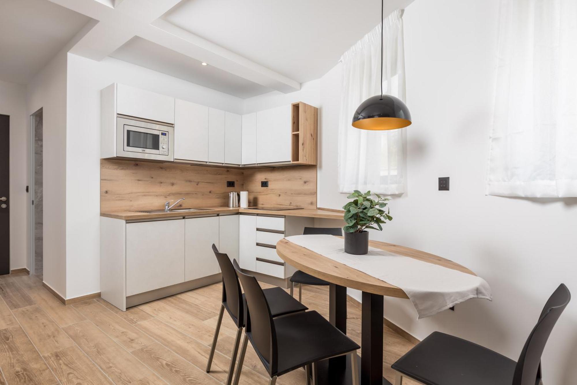 Belinda Apartments With Balcony & Private Parking 奥帕提亚 外观 照片
