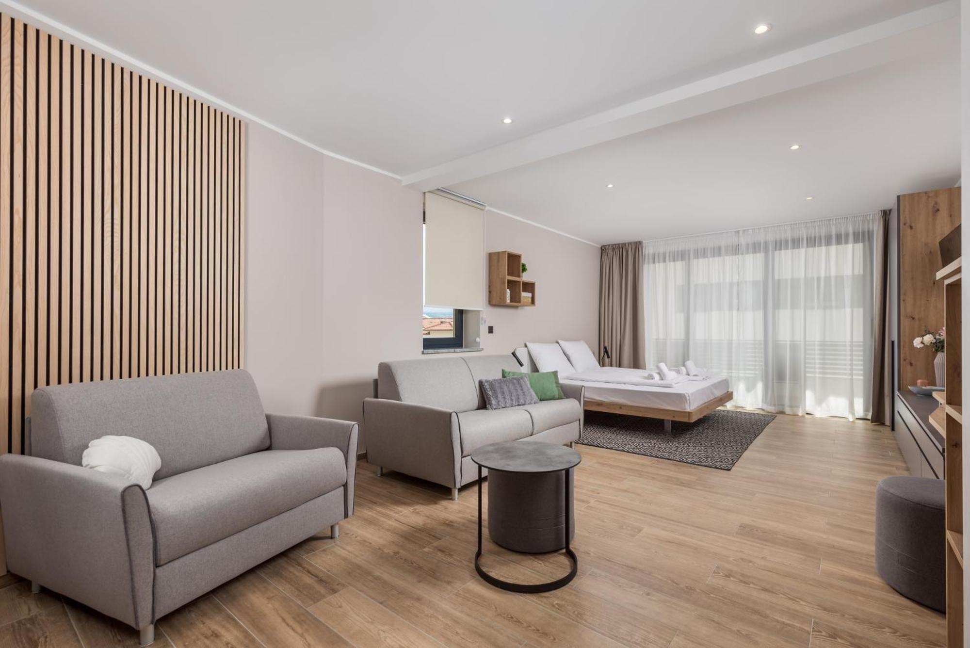 Belinda Apartments With Balcony & Private Parking 奥帕提亚 外观 照片