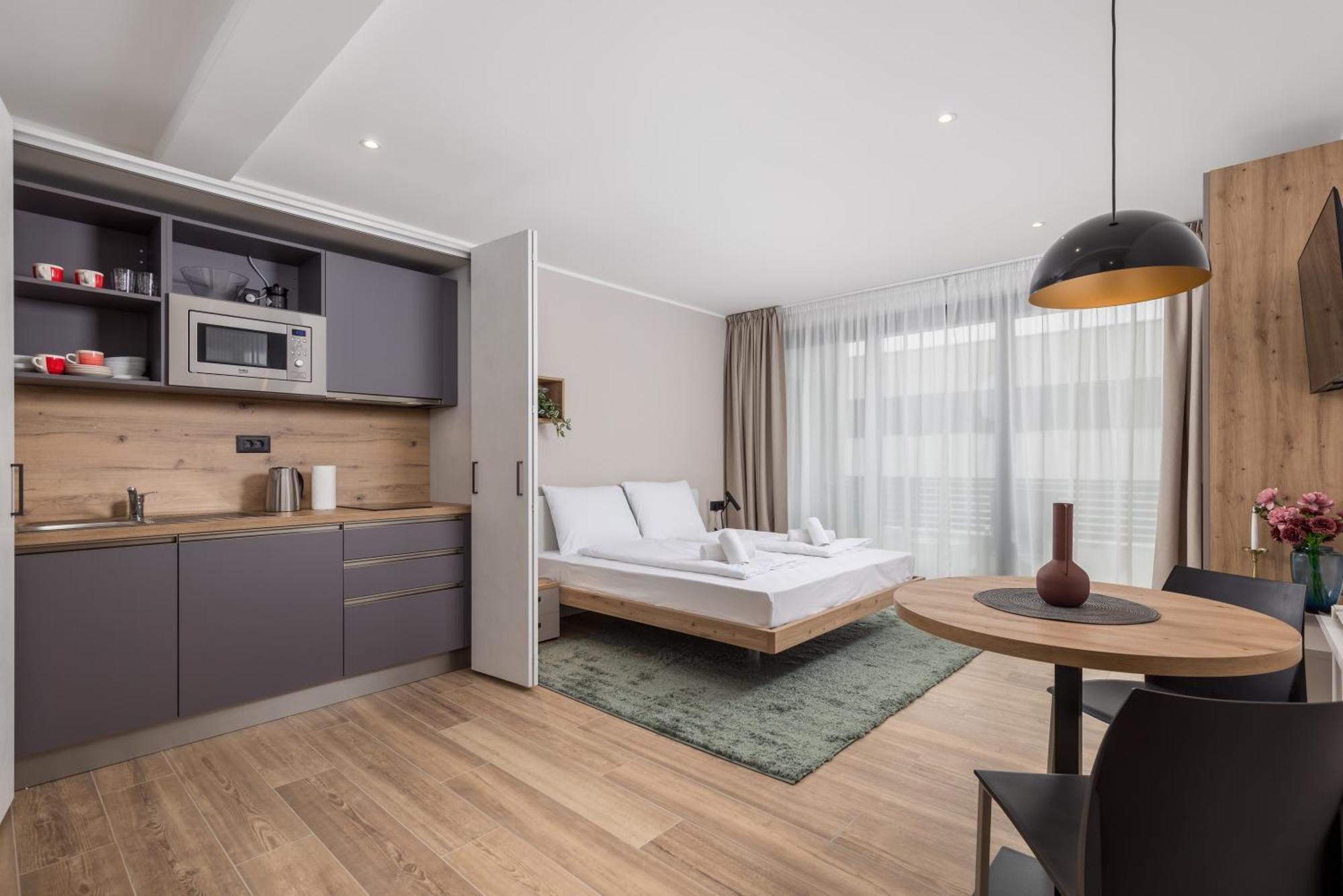 Belinda Apartments With Balcony & Private Parking 奥帕提亚 外观 照片