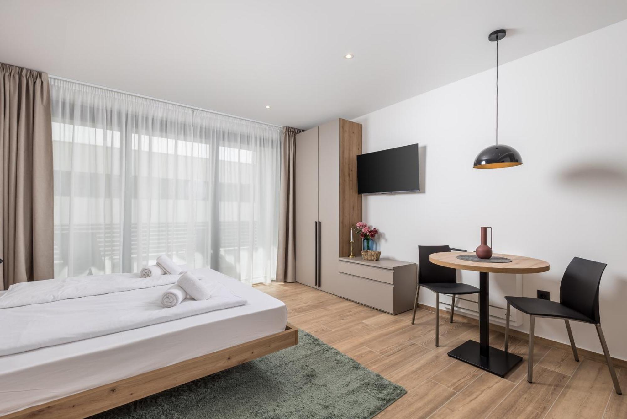 Belinda Apartments With Balcony & Private Parking 奥帕提亚 外观 照片