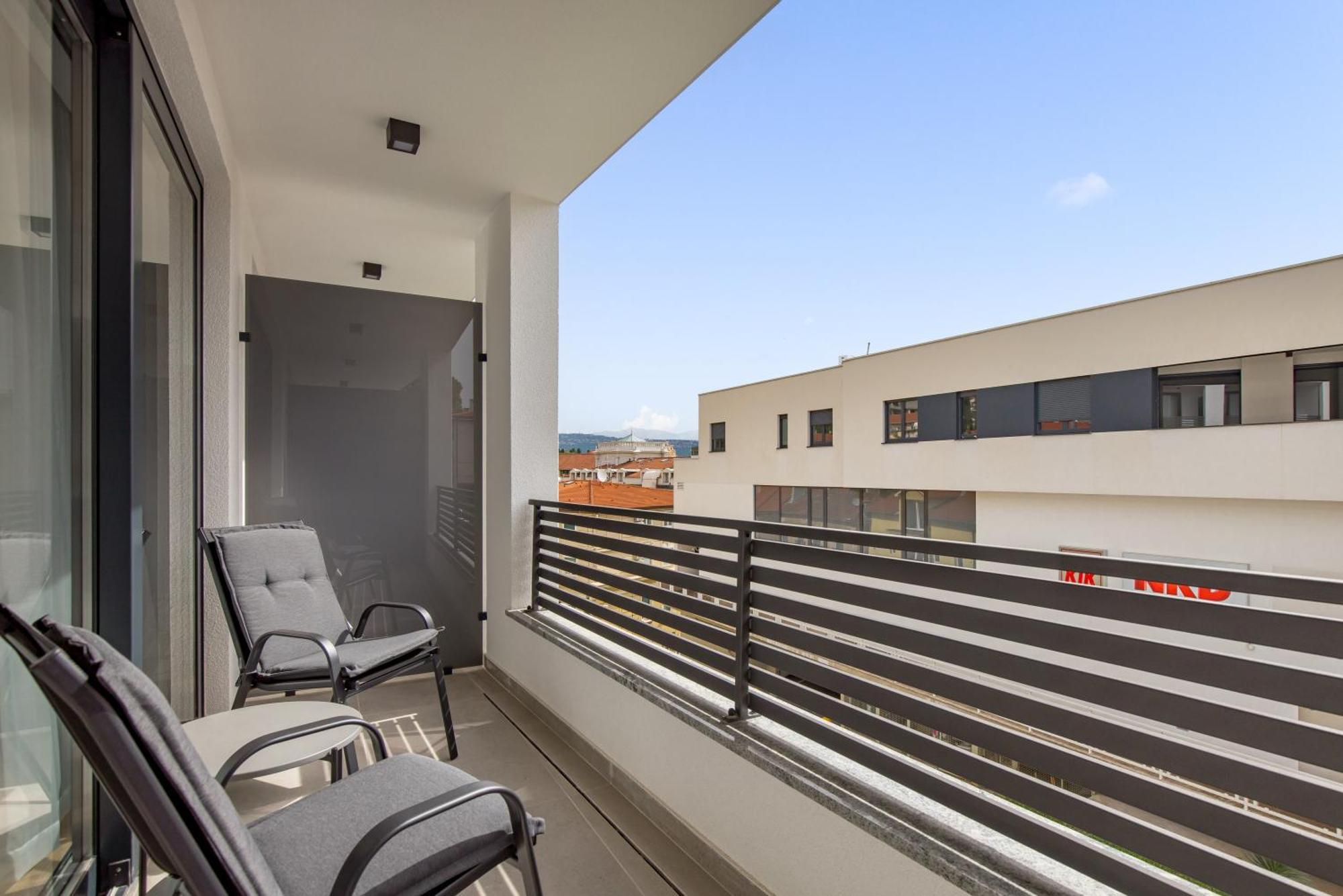 Belinda Apartments With Balcony & Private Parking 奥帕提亚 外观 照片