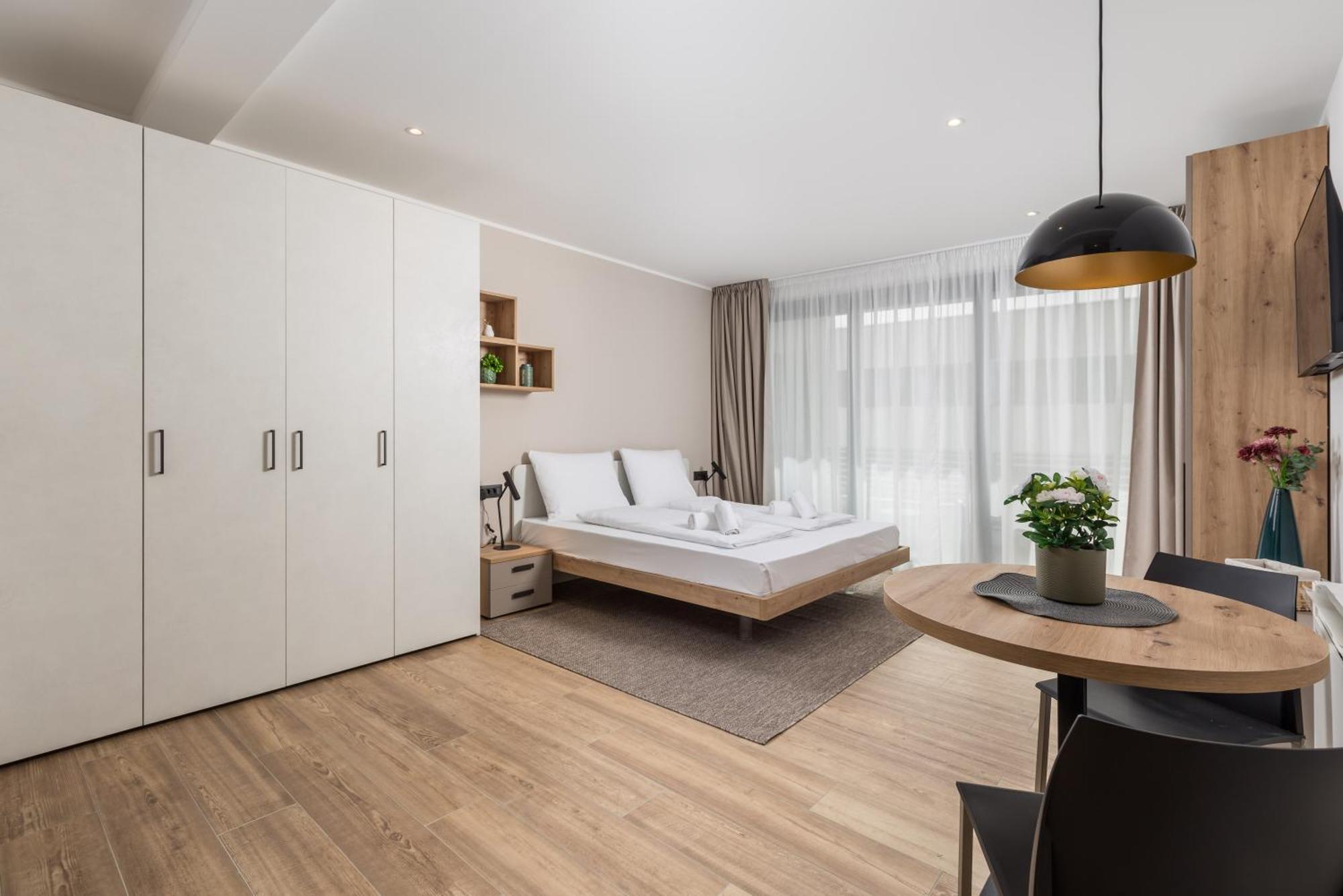 Belinda Apartments With Balcony & Private Parking 奥帕提亚 外观 照片