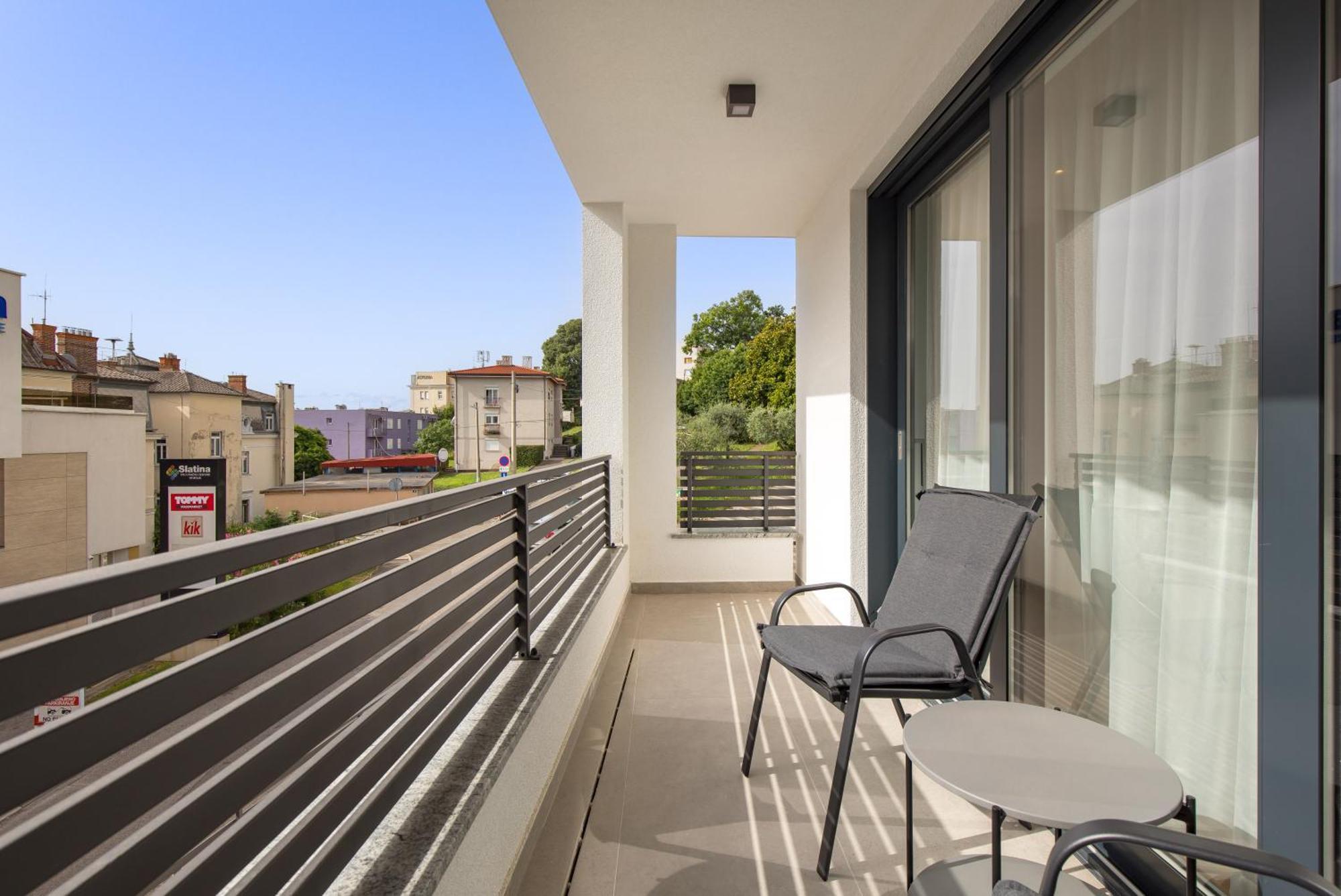 Belinda Apartments With Balcony & Private Parking 奥帕提亚 外观 照片