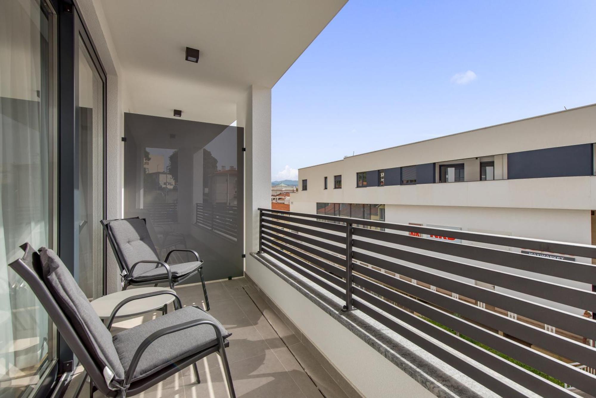 Belinda Apartments With Balcony & Private Parking 奥帕提亚 外观 照片
