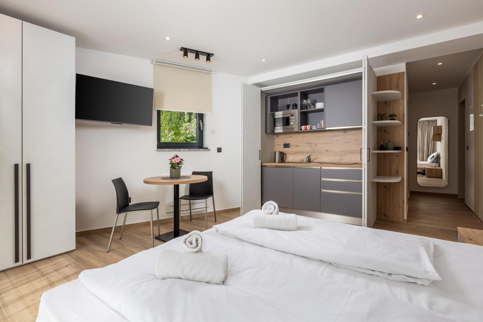 Belinda Apartments With Balcony & Private Parking 奥帕提亚 外观 照片