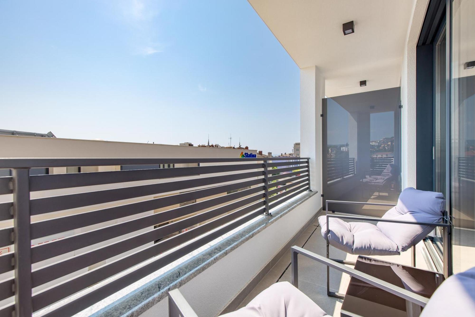 Belinda Apartments With Balcony & Private Parking 奥帕提亚 外观 照片