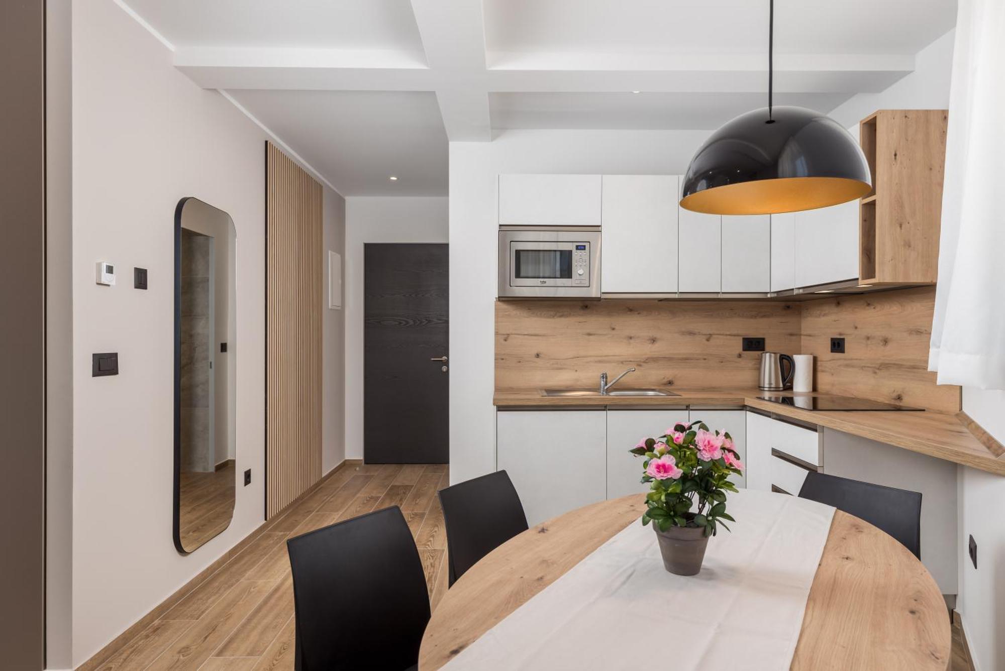 Belinda Apartments With Balcony & Private Parking 奥帕提亚 外观 照片