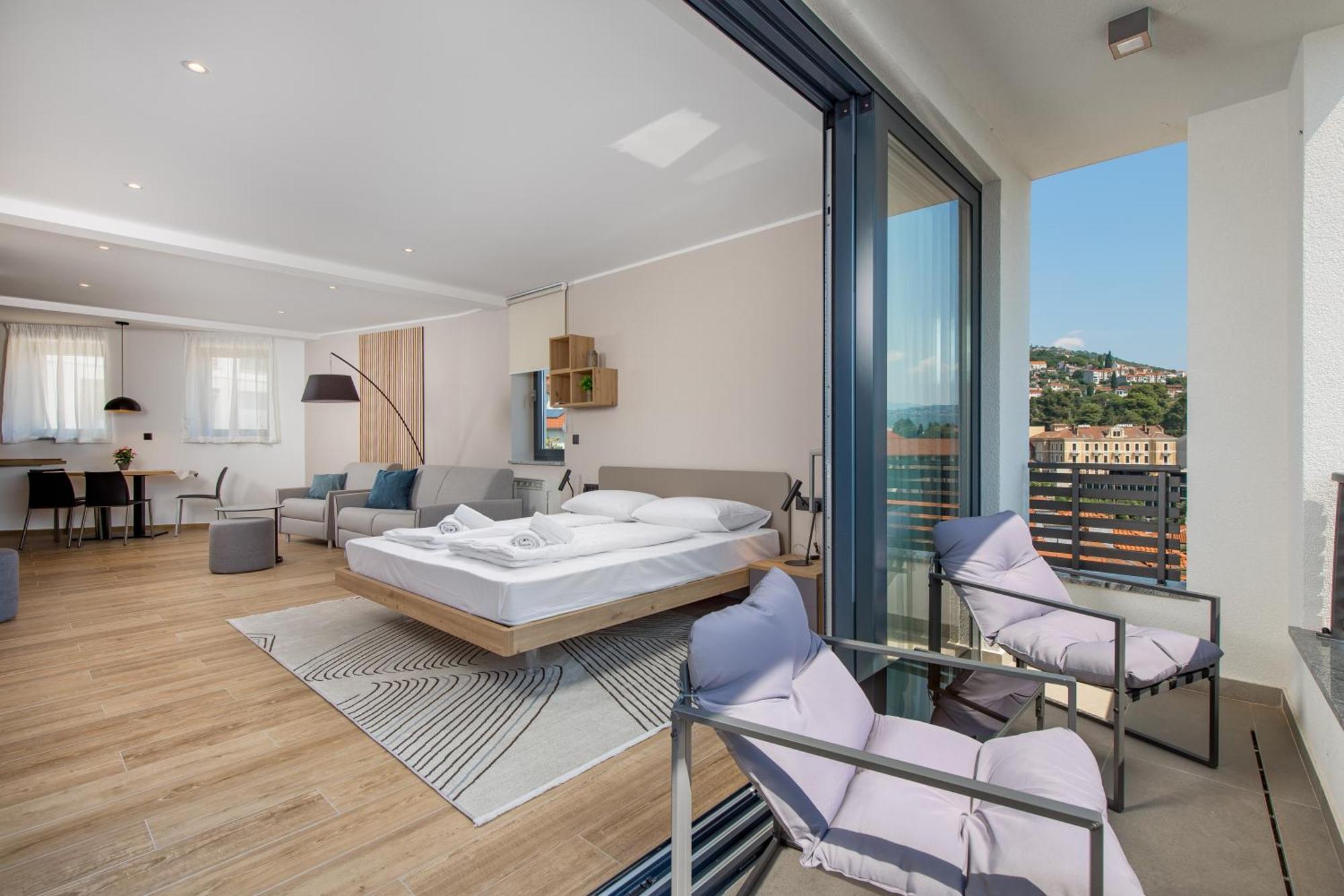 Belinda Apartments With Balcony & Private Parking 奥帕提亚 外观 照片