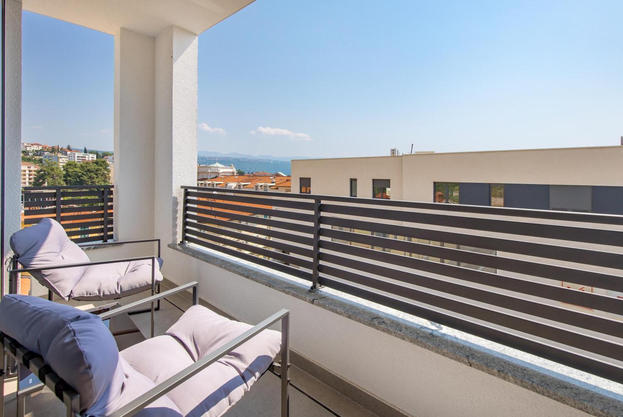 Belinda Apartments With Balcony & Private Parking 奥帕提亚 外观 照片