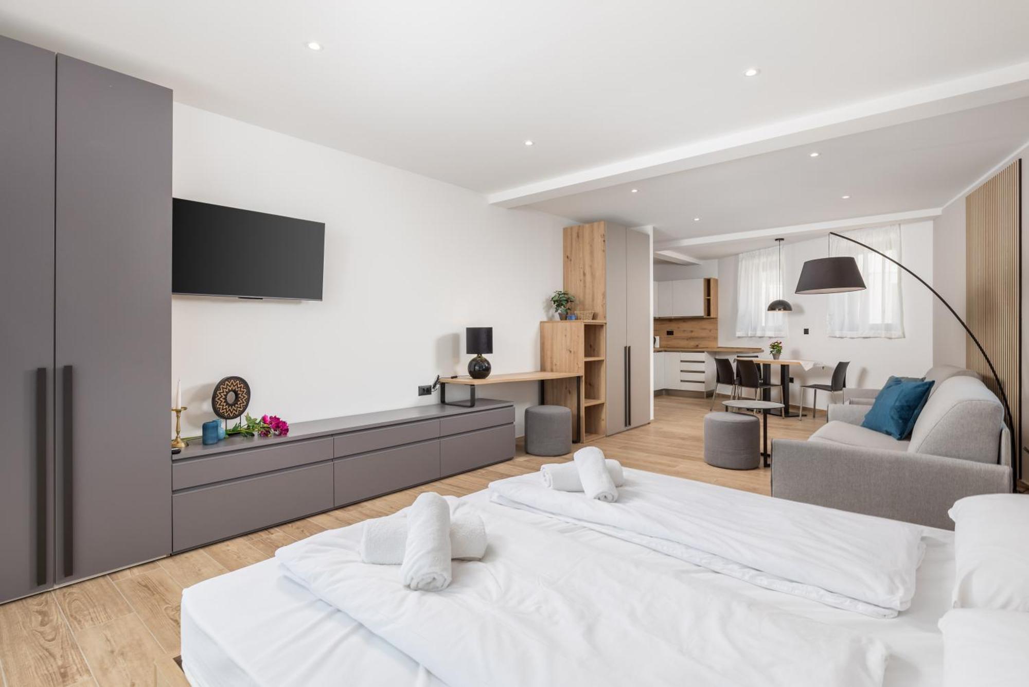 Belinda Apartments With Balcony & Private Parking 奥帕提亚 外观 照片
