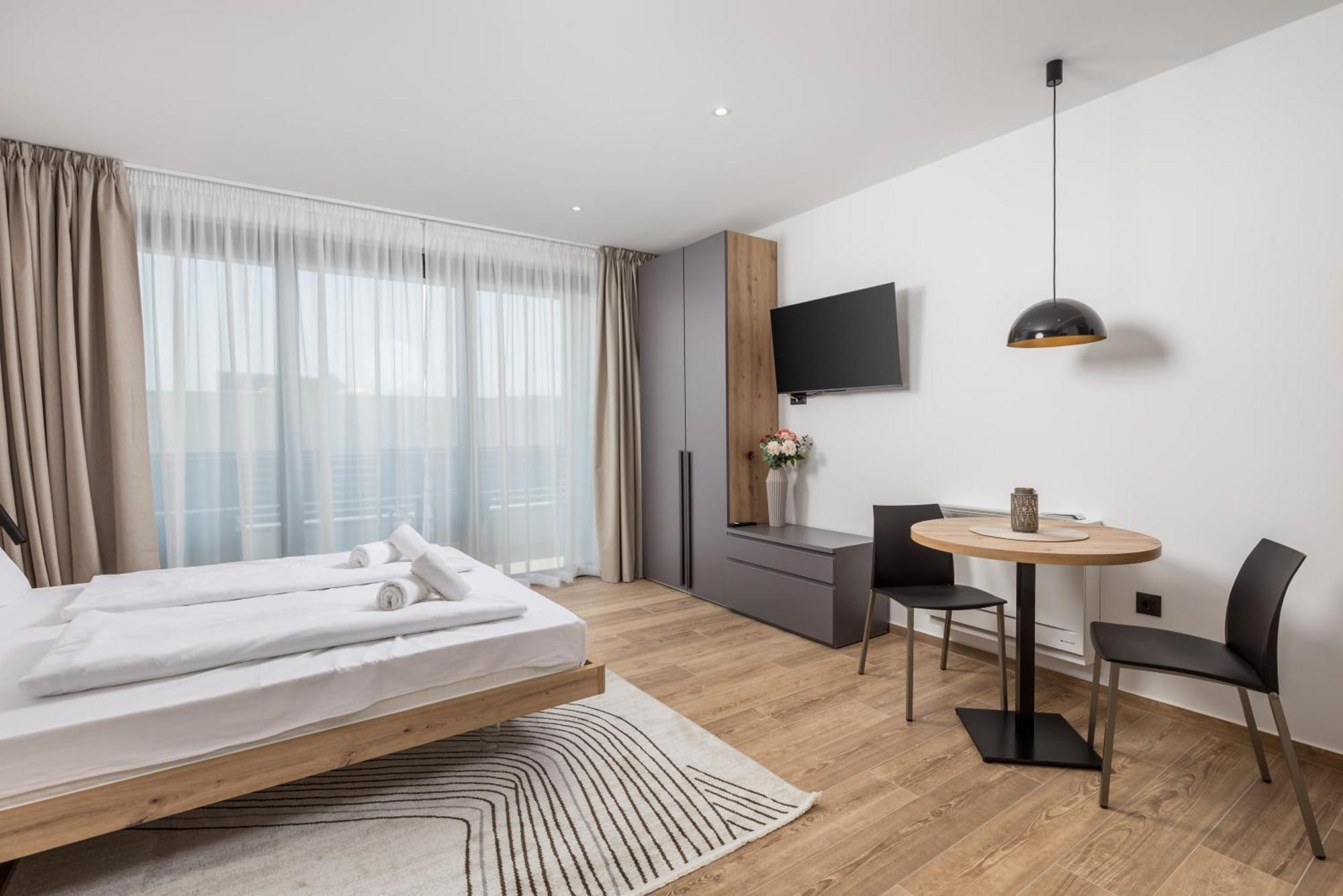 Belinda Apartments With Balcony & Private Parking 奥帕提亚 外观 照片