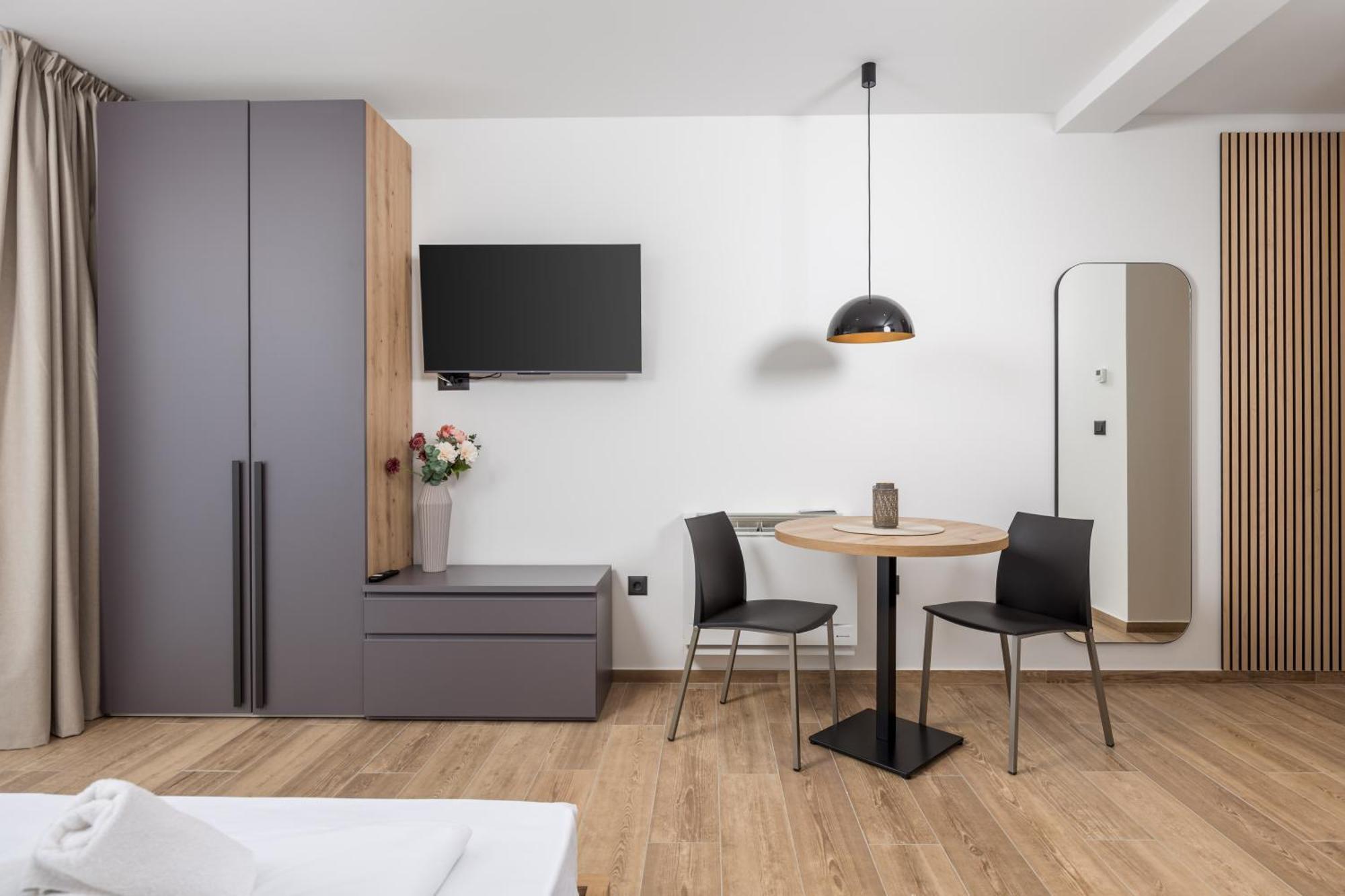 Belinda Apartments With Balcony & Private Parking 奥帕提亚 外观 照片