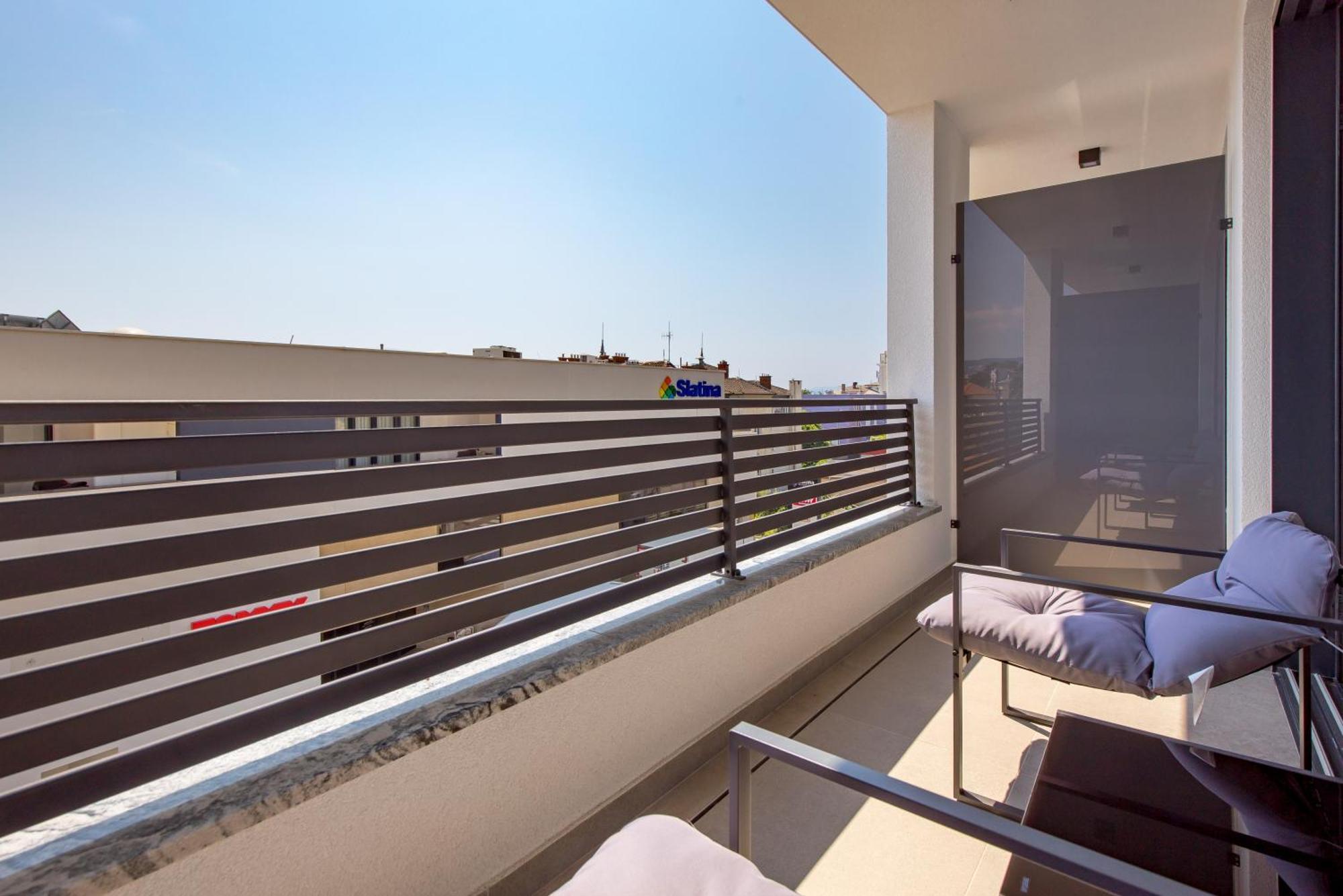 Belinda Apartments With Balcony & Private Parking 奥帕提亚 外观 照片