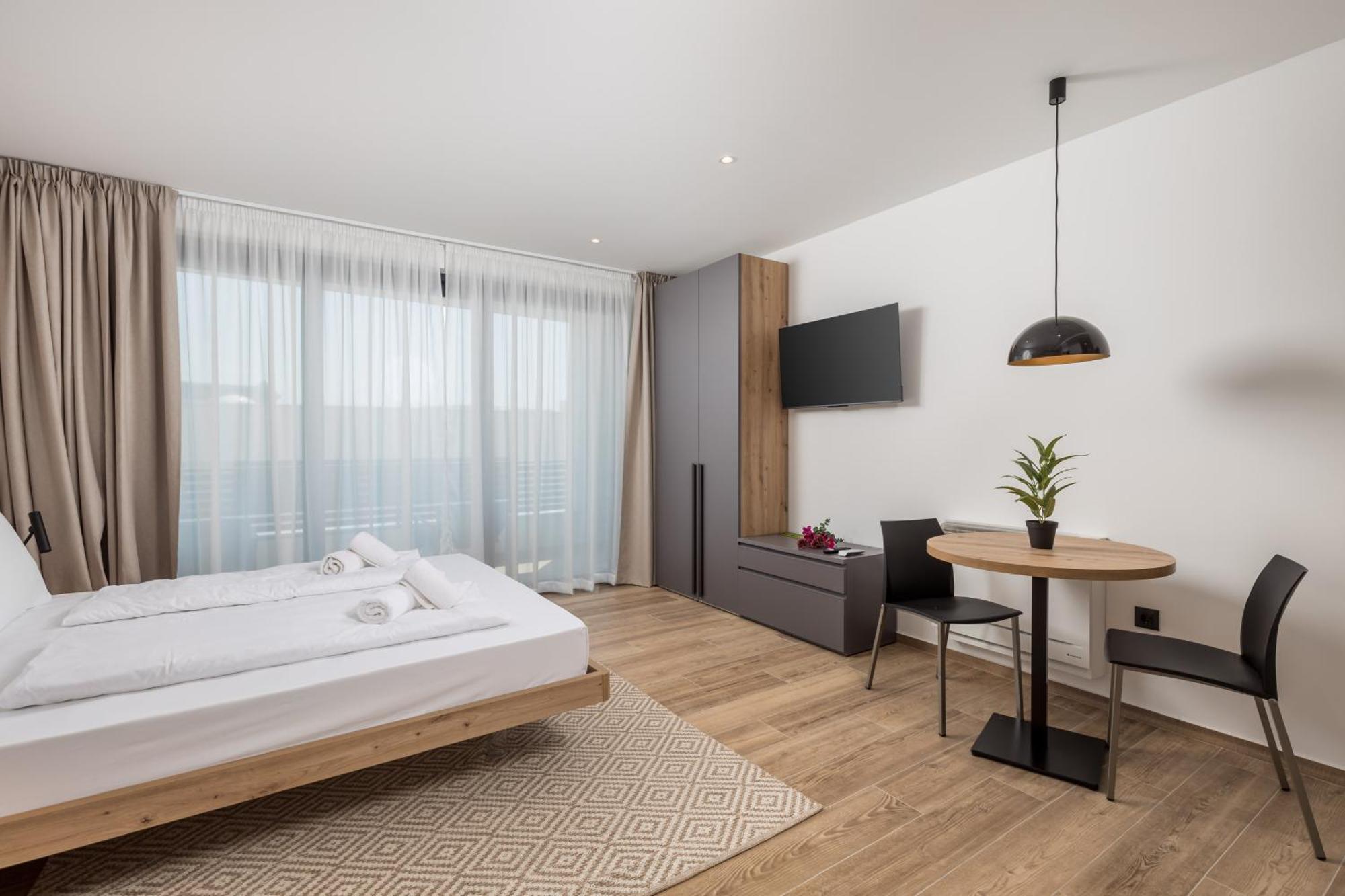 Belinda Apartments With Balcony & Private Parking 奥帕提亚 外观 照片