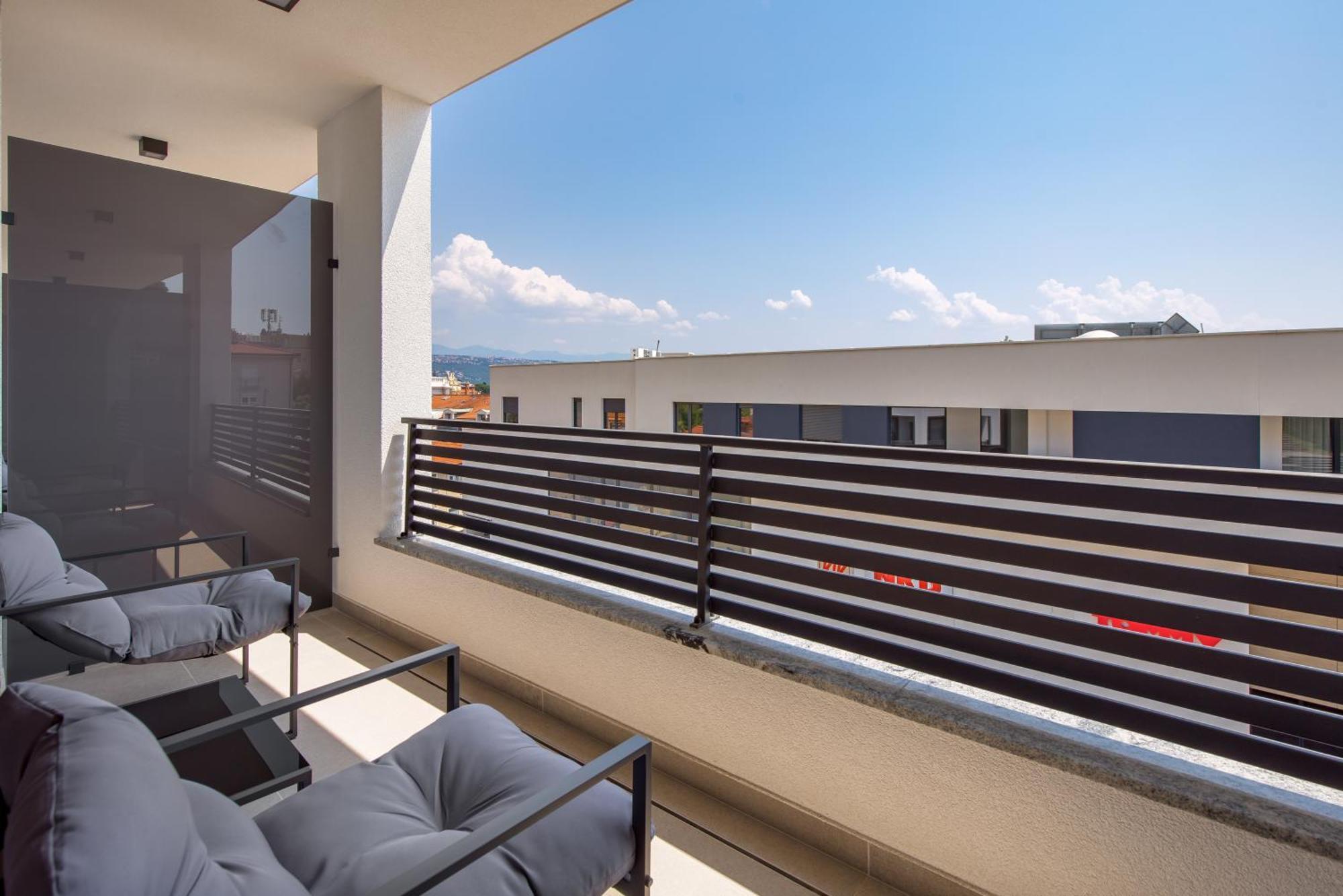 Belinda Apartments With Balcony & Private Parking 奥帕提亚 外观 照片