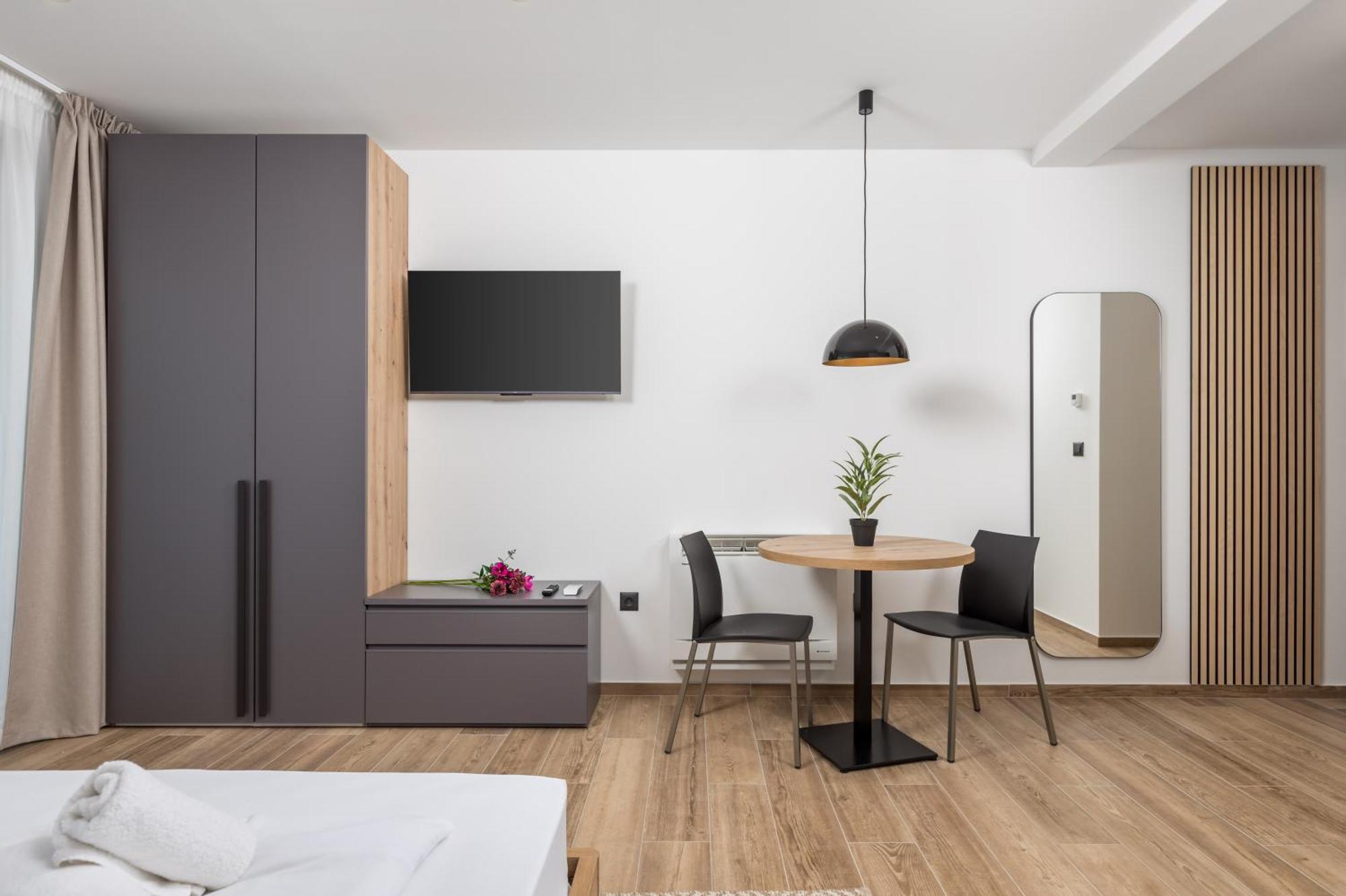 Belinda Apartments With Balcony & Private Parking 奥帕提亚 外观 照片
