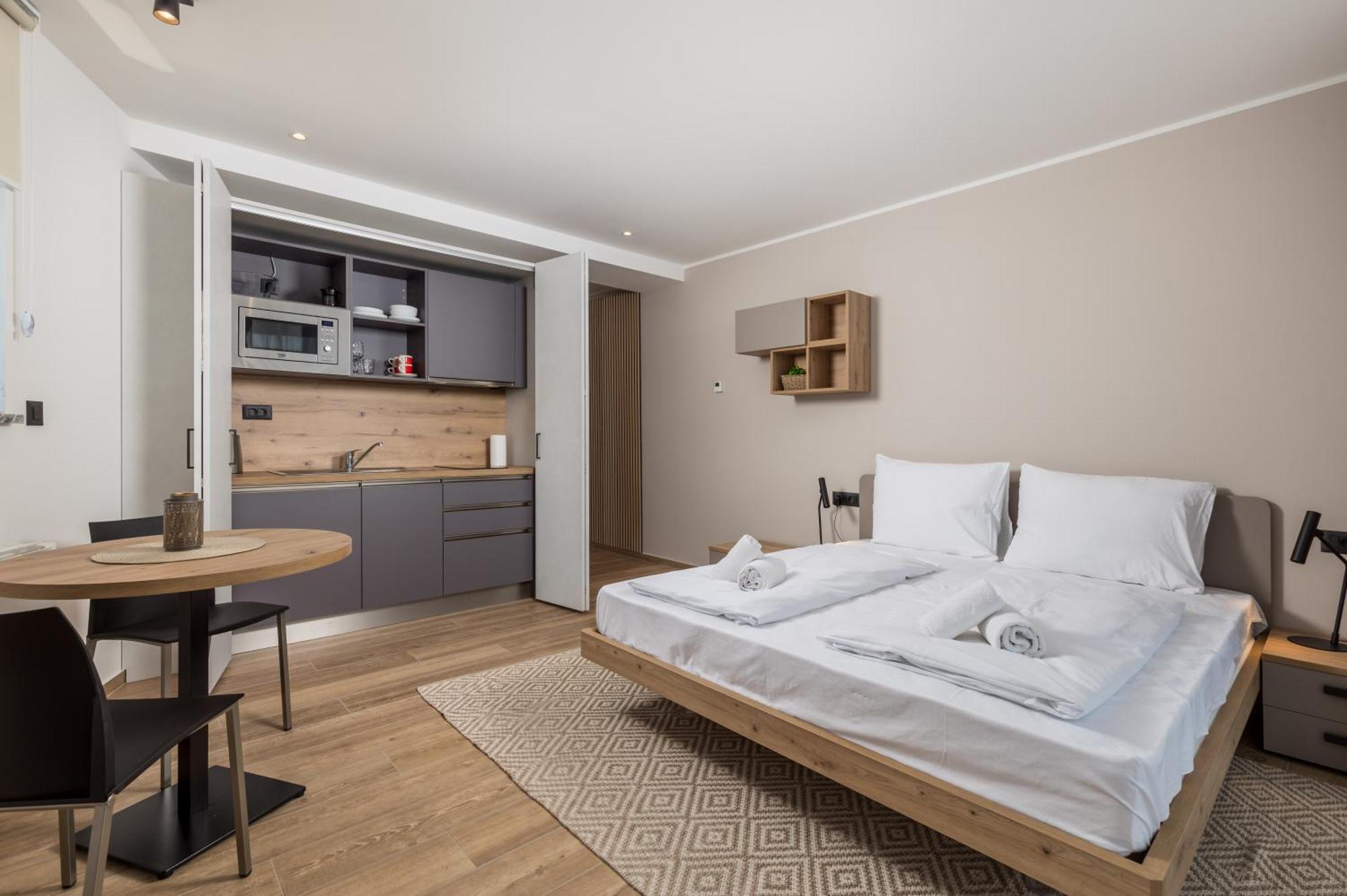 Belinda Apartments With Balcony & Private Parking 奥帕提亚 外观 照片