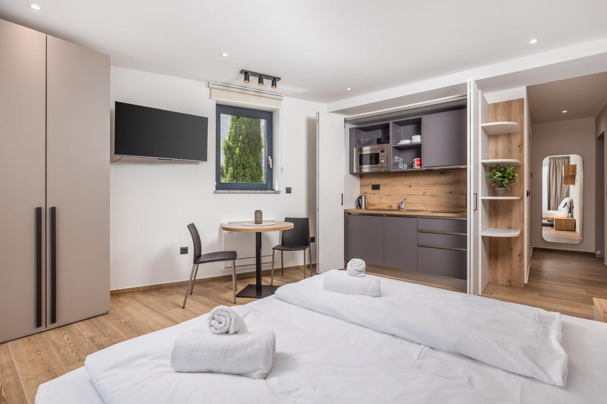 Belinda Apartments With Balcony & Private Parking 奥帕提亚 外观 照片
