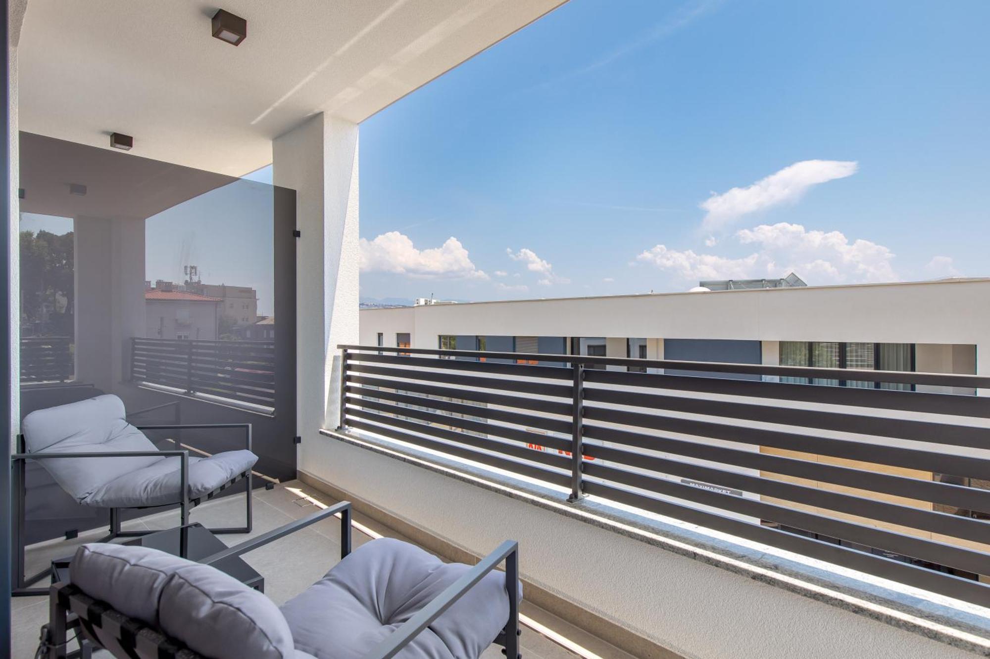 Belinda Apartments With Balcony & Private Parking 奥帕提亚 外观 照片