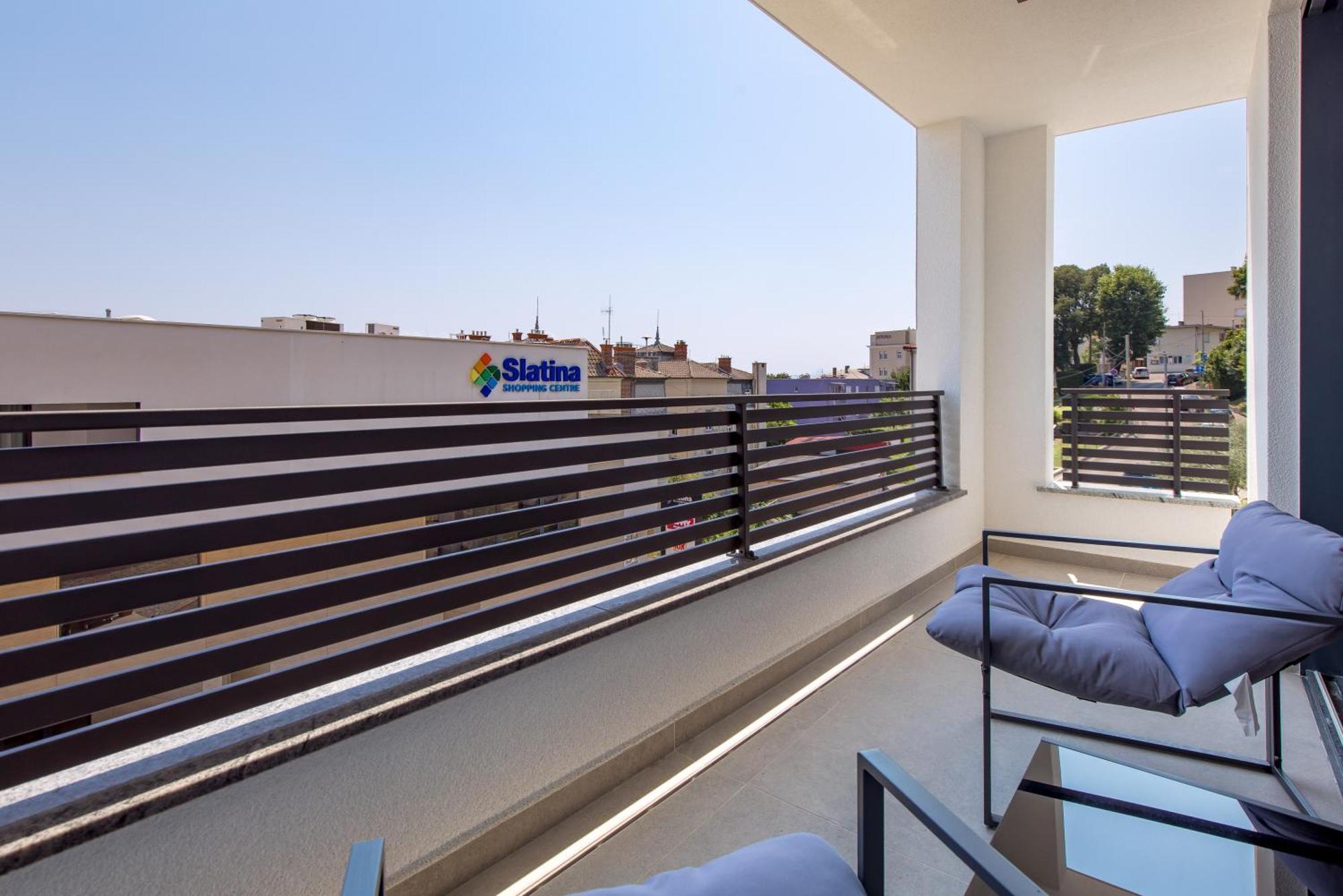 Belinda Apartments With Balcony & Private Parking 奥帕提亚 外观 照片